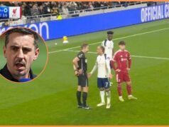 Xavi Simons dostal červenú kartu od Garyho Nevillea Xavi Simons dostáva červenú kartu za Tottenham proti Liverpoolu