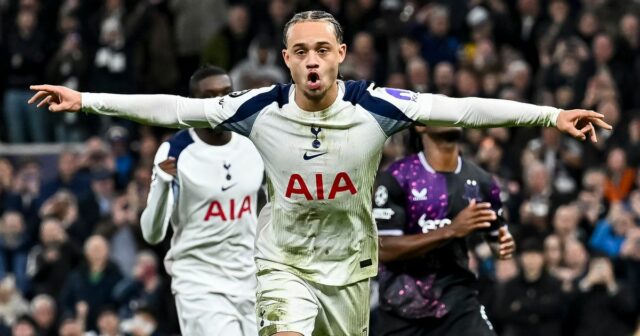 Xavi Simons hovorí presne to, čo Tottenham chce počuť o Xavi Simons oslavuje gól v zápase Ligy majstrov medzi Tottenhamom Hotspur a Slaviou Praha