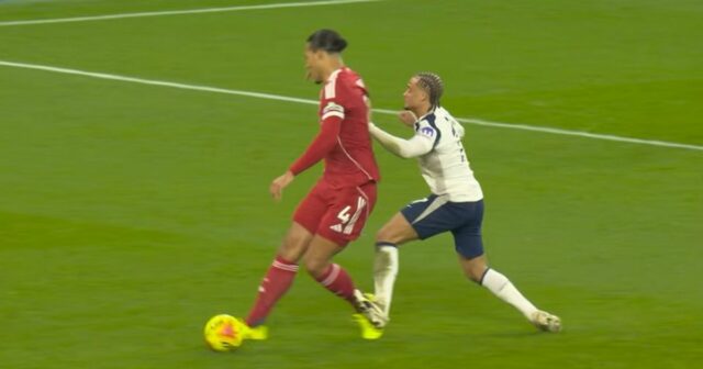Xavi Simons posiela červenú kartu Virgilovi van Dijkovi fanúšikom Tottenhamu Xavi Simons sa ospravedlnil Virgilovi van Dijkovi a Tottenhamu po jeho červenej karte proti Liverpoolu