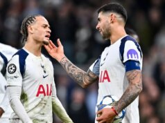 Tottenham potvrdil tím vs Nottingham Forest – Dve zmeny od Thomasa Franka, keď začína Xavi Xavi Simons pleads to Cristian Romero to be able to take the second penalty during the Champions League match between Tottenham Hotspur and Slavia Prague