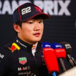 Yuki Tsunoda z Red Bullu (vľavo) a Max Verstappen (vpravo) na pretekárskom víkende Veľkej ceny Kataru 2025 – Zdroj: Getty