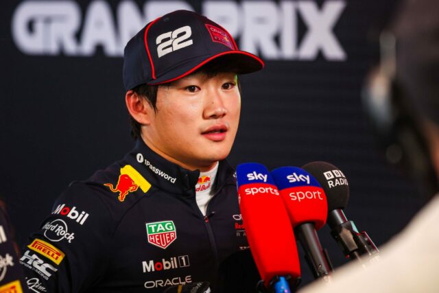 Yuki Tsunoda prerušil mlčanie po tom, čo Red Bull oznámil Yuki Tsunoda z Red Bullu (vľavo) a Max Verstappen (vpravo) na pretekárskom víkende Veľkej ceny Kataru 2025 – Zdroj: Getty