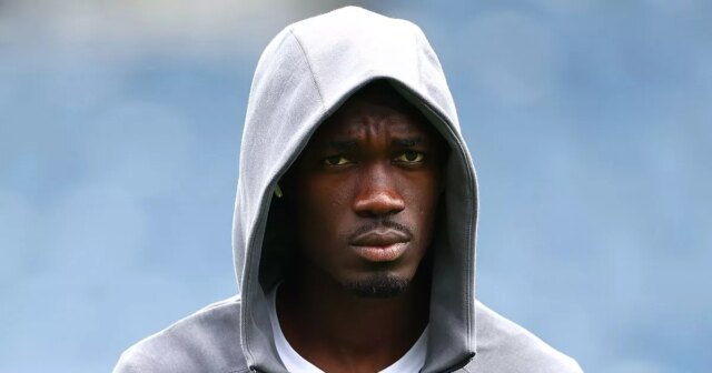 Yves Bissouma odhalil, že ho „zlomila“ 1 milión libier pred Yves Bissouma sa pozerá