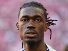 Yves Bissouma sa ospravedlnil pre Spurs za škandál „hippy crack“ po tom, čo ho „zlomilo“ vlámanie za 1 milión libier Yves Bissouma sa pozerá