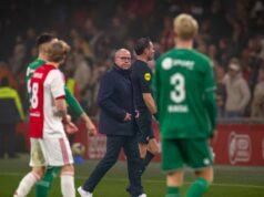 Zápas Ajaxu ukončený po 5 minútach, keď hráči eskortovali tunelom | F1 | Šport Zápas Ajaxu ukončený po 5 minútach, keď hráči eskortovali tunelom | F1 | Šport