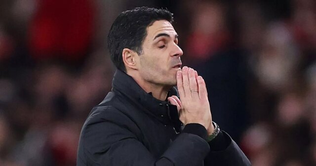 Mikel Arteta reaguje