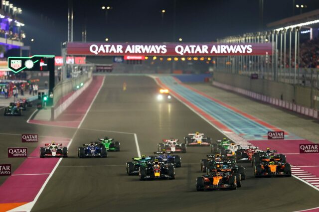 Lewis Hamilton zo Scuderie Ferrari pred Veľkou cenou Austrálie F1. Zdroj: Getty