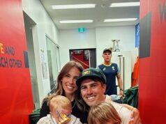 Zatiaľ čo jeho spoluhráči zúrili v šatniach, Pat Cummins zdieľal špeciálny moment so svojím synom po víťazstve v Ashes – a jeho manželka sa tiež zapojila do hry. Potešujúce scény sa objavili po tom, čo Austrália v nedeľu vyhrala nad Anglickom v Ashes, keď Pat Cummins oslavoval so svojou rodinou