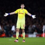 Emiliano Martinez prešiel na Instagram, aby namieril kopačky na rozhodcu za jeho výkon pri prehre Aston Villy 4:1 na ihrisku Arsenalu.