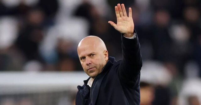 Tréner Liverpoolu Arne Slot oceňuje hostí vo West Hame