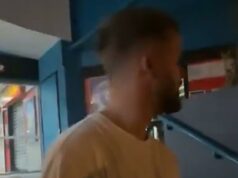 Zdá sa, že anglická hviezda Ben Duckett bol opitý počas turné Ashes po Austrálii – keď sa objaví video, v ktorom je sám batsman a zdanlivo stratený, keď sa ho opýtali, či vie, kde býva. Na internete sa objavilo video, na ktorom je anglický pálkar Ben Duckett zrejme opitý v Austrálii