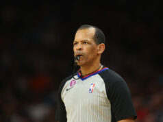 „Zmanipuloval zápasy proti Lakers“ logo pochodového šialenstva