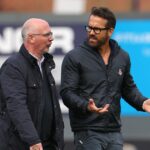 Režisér Wrexhamu Shaun Harvey a spolumajiteľ Ryan Reynolds.