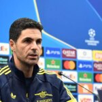 Tréner Arsenalu Mikel Arteta sa zúčastňuje tlačovej konferencie na Jan Breydelstadion.