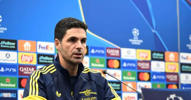 Tréner Arsenalu Mikel Arteta sa zúčastňuje tlačovej konferencie na Jan Breydelstadion. 