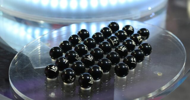 Žreb tretieho kola FA Cupu: Čas začiatku a čísla lôpt, Loptičky počas žrebovania FA Cupu