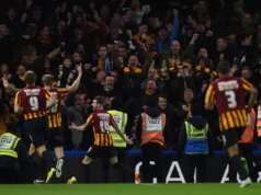 Žreb tretieho kola FA Cupu postaví proti sebe kluby Premier League a mihalnice, ktoré snívajú o rozrušení Mark Yeates z Bradfordu City oslavuje štvrtý gól v zápase proti Chelsea