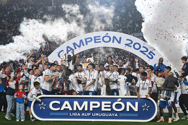 🖤 ​​​​Juan Izquierdo opäť vyznamenaný ako Nacional korunovaný šampión
