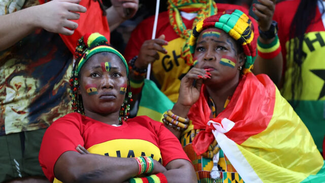 Fanúšikovia Ghany oslavujú svoj prvý gól počas zápasu Unity Cup proti Nigérii