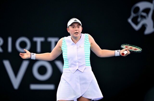 „Kňučivé“ správanie Jeleny Ostapenkovej a kontroverzné správanie jej hviezdy WTA Ostapenková na finále WTA 2025 (Zdroj obrázka: Getty)