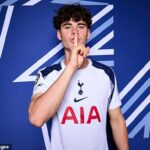 „Robíme to pre život,“ hovorí hviezda Tottenhamu Archie Gray. „Ľudia nás neustále kritizujú, takže sme si na to zvykli. Nepočúvam tých ľudí. Ich názory pre mňa nie sú dôležité