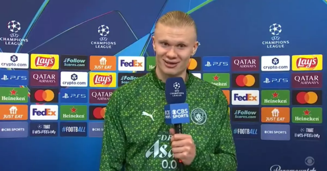 „Nervózny“ Erling Haaland sa drzým popom obrátil na Jamieho Carraghera Erling Haaland zaujal drzý pop u Jamieho Carraghera