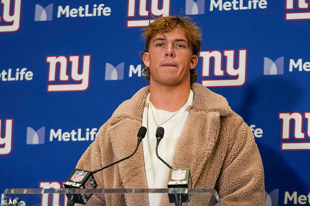 „Otec helikoptéry“ Giants, nováčika Jaxsona Darta, by sa mal prestať Jaxson Dart má ako začínajúci rozohrávač skóre 3-8, čo necháva pochybnosti o svojej budúcnosti v New Yorku