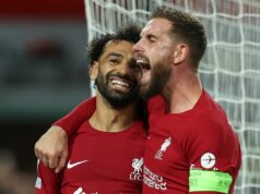 „Tajné“ rozhovory Mo Salaha s Jordanom Hendersonom, keďže saudské kluby chcú prestup do Liverpoolu Bývalí spoluhráči z Liverpoolu Mohamed Salah a Jordan Henderson mali tajné stretnutie