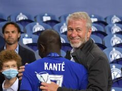 „Zaplať, Roman“: Keir Starmer sa vyhráža bývalému majiteľovi Chelsea Abramovičovi právnymi krokmi, aby prinútil ruského oligarchu odovzdať 2,5 miliardy libier z predaja klubu Ukrajine Predseda vlády na Dolnej snemovni povedal, že dáva ruskému oligarchovi poslednú šancu dobrovoľne previesť peniaze na humanitárne účely na Ukrajine, ako bolo dohodnuté, keď v roku 2022 predal klub v západnom Londýne.