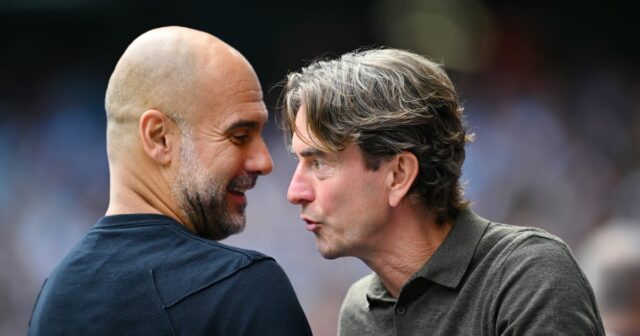 15 hráčov, ktorí by mohli chýbať medzi Tottenhamom a Man Pep Guardiola, manažér Manchestru City, komunikuje s Thomasom Frankom, manažérom Tottenham Hotspur, počas zápasu Premier League medzi Manchester City a Tottenham Hotspur na Etihad Stadium 23. augusta 2025 v Manchestri v Anglicku.