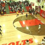 36-ročného muža obvinili z ublíženia na zdraví a ohrozenia zdravia dieťaťa po bitke na stredoškolskom basketbalovom zápase.