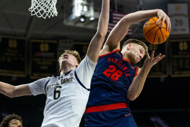 17. rally vo Virgínii, strieľa zo spojky, aby potopila Notre Basketbal NCAA: Virginia at Notre Dame
