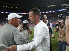 49ers HC Kyle Shanahan odhaľuje snahu najať Vica Fangia trikrát od roku 2017 pred zápasom play-off proti Eagles logo pochodového šialenstva