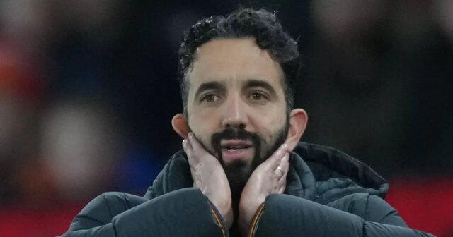 Ruben Amorim si položí ruky na tvár