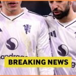 Manuel Ugarte sa pozerá na zápas Manchester United vs Arsenal