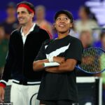 Komik Andy Lee je známy svojou pohotovosťou – a na kurte zaútočil proti tenisovej hviezde Naomi Osakaovej v Melbourne Parku počas „One Point Slam“ za 1 milión dolárov.