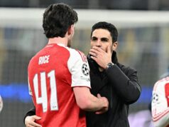 Ako Arsenal odhaľuje dysfunkciu v Man United: RIATH AL-SAMARRAI na obrovskom rozdiele v prestupoch, sebanenávidenej značke nostalgie – a spôsobe, ako vyjsť z pustatiny Arsenal - vedený Declanom Riceom a Mikelom Artetom - môže byť vzorom z pustatiny