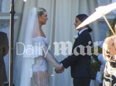 Ako Sam Kerr a Kristie Mewis oslávili svoju svadbu: dojčenské fľaše, moskovské mulice a silvestrovská párty neskoro v noci Sam Kerr a Kristie Mewis (na obrázku vpravo a vľavo) sa na Silvestra zviazali na úžasnom ceremoniáli.