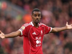 Ako rekordný ťah Alexandra Isaka zanechal Liverpool a Newcastle s nepravdepodobným výsledkom Manažér Liverpoolu Arne Slot neočakáva, že hluk okolo ich domácej formy zmizne (PA Wire)