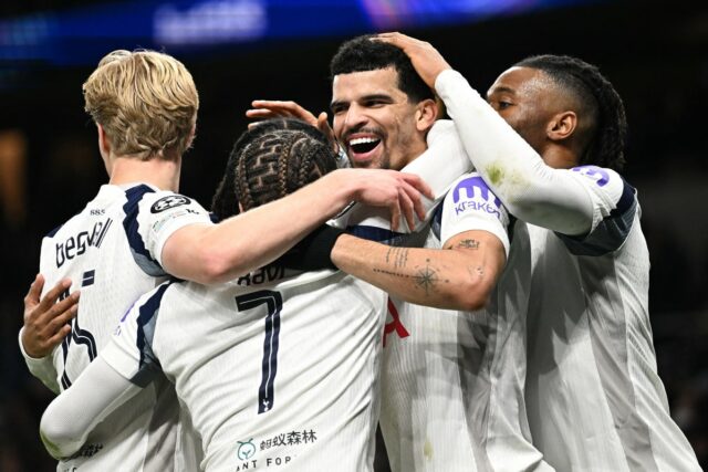 Cristian Romero poslal Tottenham do vedenia, keďže domáci predvádzali útočný a plynulý výkon (Reuters)