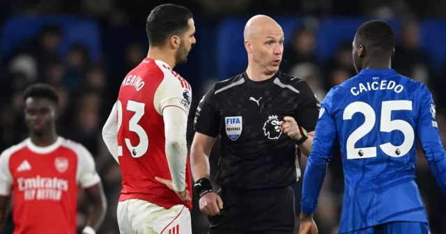 Ako sa pozerať na Chelsea vs Arsenal: TV kanál, živé Hodnotenie rozhodcu Chelsea vs Arsenal sa týka červenej karty Moisesa Caiceda, gólu Trevora Chalobaha a výkonu Anthonyho Taylora