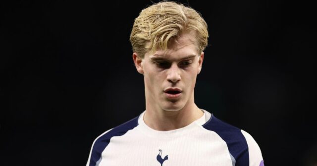 Lucas Bergvall počas zápasu Tottenhamu Hotspur