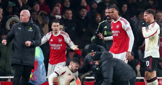 Aktualizácia zranenia Conora Bradleyho, keď Arne Slot reaguje na zúrivý Gabriel Martinelli