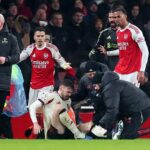 Conor Bradley vo štvrtok večer utrpel zranenie kolena v záverečnej fáze remízy Liverpoolu 0:0 na ihrisku Emirates.