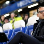 Liam Rosenior sedí v zemľanke