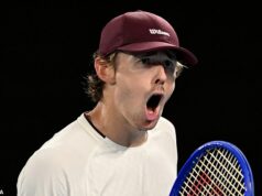 Alex de Minaur po obrovskom víťazstve na Australian Open informoval o nadchádzajúcej svadbe – ako žiariaca Katie Boulter sledovala z tribúny Austrálčan Alex de Minaur oslavuje postup do štvrtého kola Australian Open piatykrát za sebou.