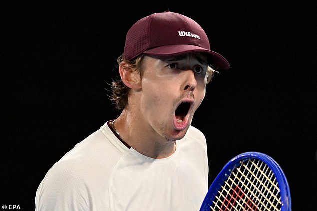 Alex de Minaur po obrovskom víťazstve na Australian Open informoval Austrálčan Alex de Minaur oslavuje postup do štvrtého kola Australian Open piatykrát za sebou.