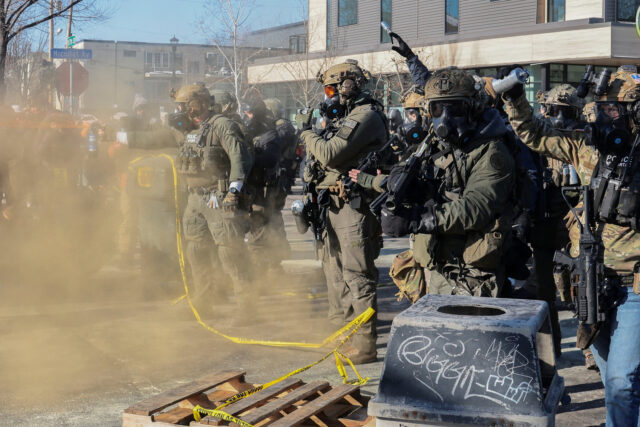 Americkí federálni agenti strieľajú a zabíjajú amerického občana v Minneapolise | Správy o protestoch
