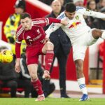 Andy Robertson (vľavo) nevie, či bude v budúcej sezóne hráčom Liverpoolu