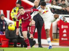 Andy Robertson pripúšťa, že budúcnosť Liverpoolu je neistá, po pokušení Atlética Madrid minulý rok v lete zostáva do platnosti zmluvy s 32-ročným hráčom len päť mesiacov. Andy Robertson (vľavo) nevie, či bude v budúcej sezóne hráčom Liverpoolu